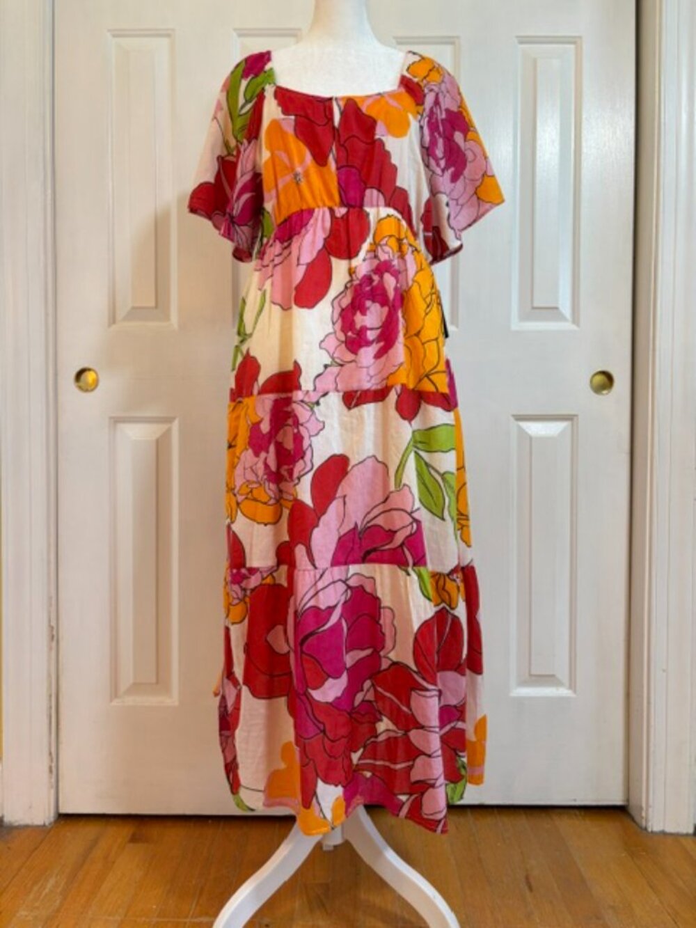 NWT Mlle Gabrielle Retro Floral Maxi Dress w/Flutter Sleeves Tiered Size Medium